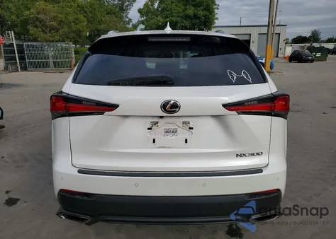 2020 Lexus Nx 300 z USA, uszkodzony, nr VIN JTJDARBZ3L5016020